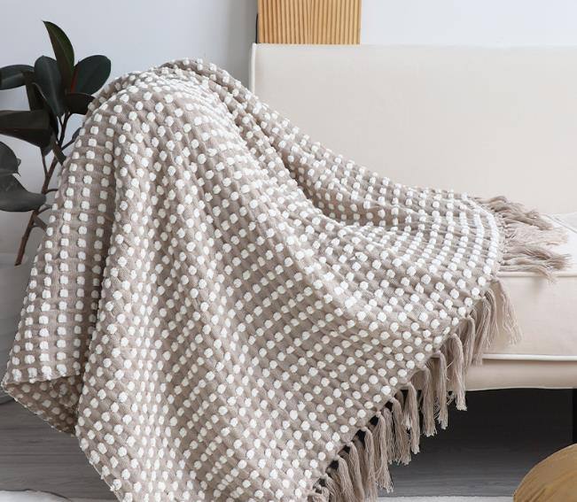 Knitted throw blanket