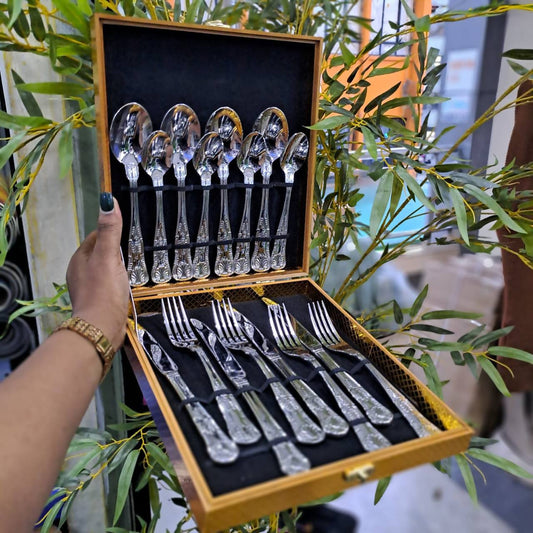 Heavy High quality 16pcs cutlery plus case