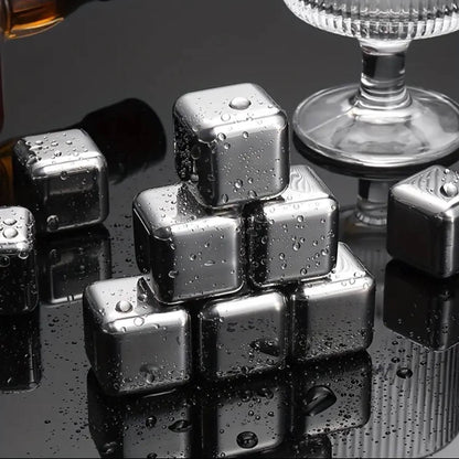 Stainless steel whiskey stones.
(8pcs per set)