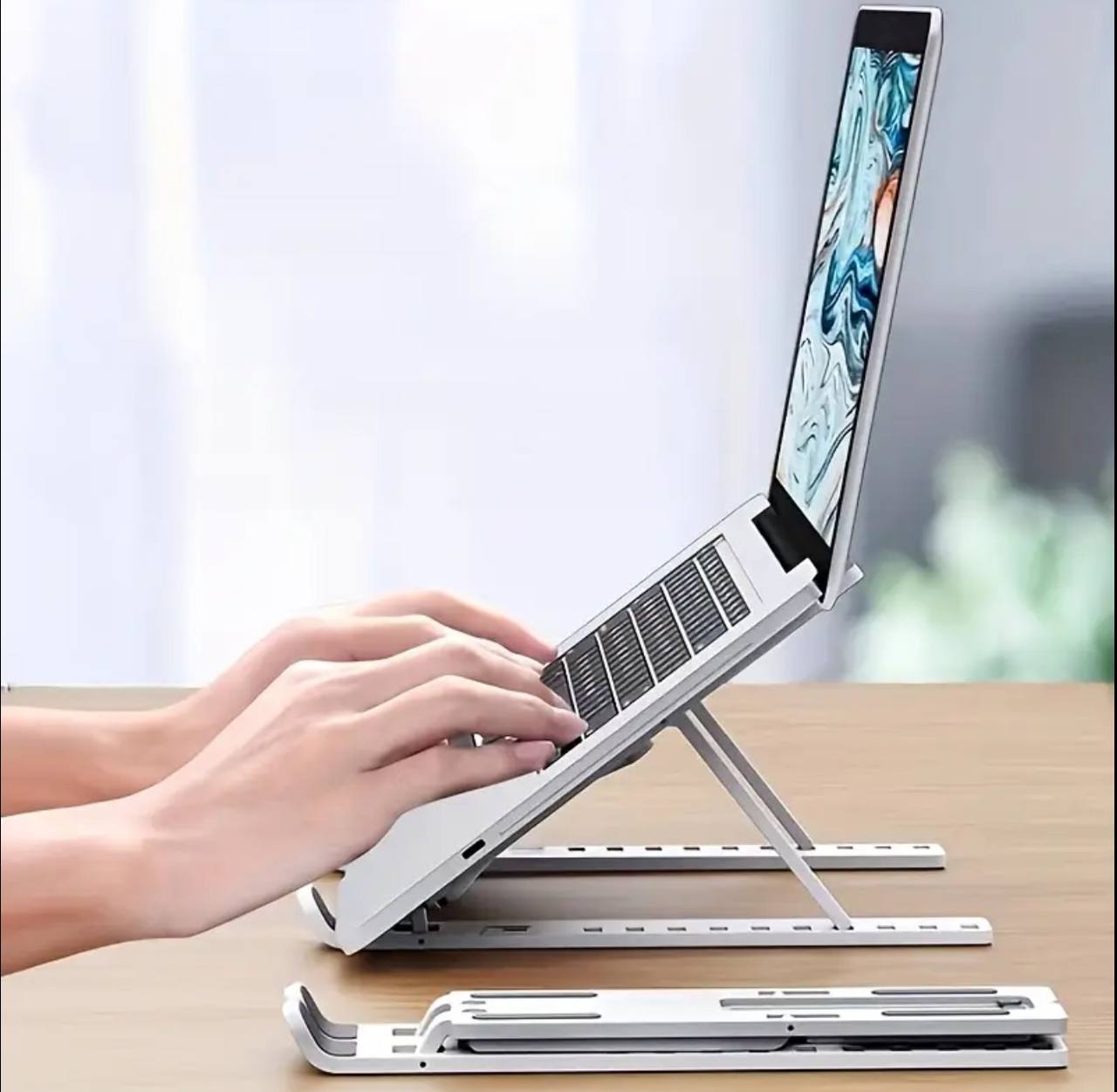 Laptop/tablet stand