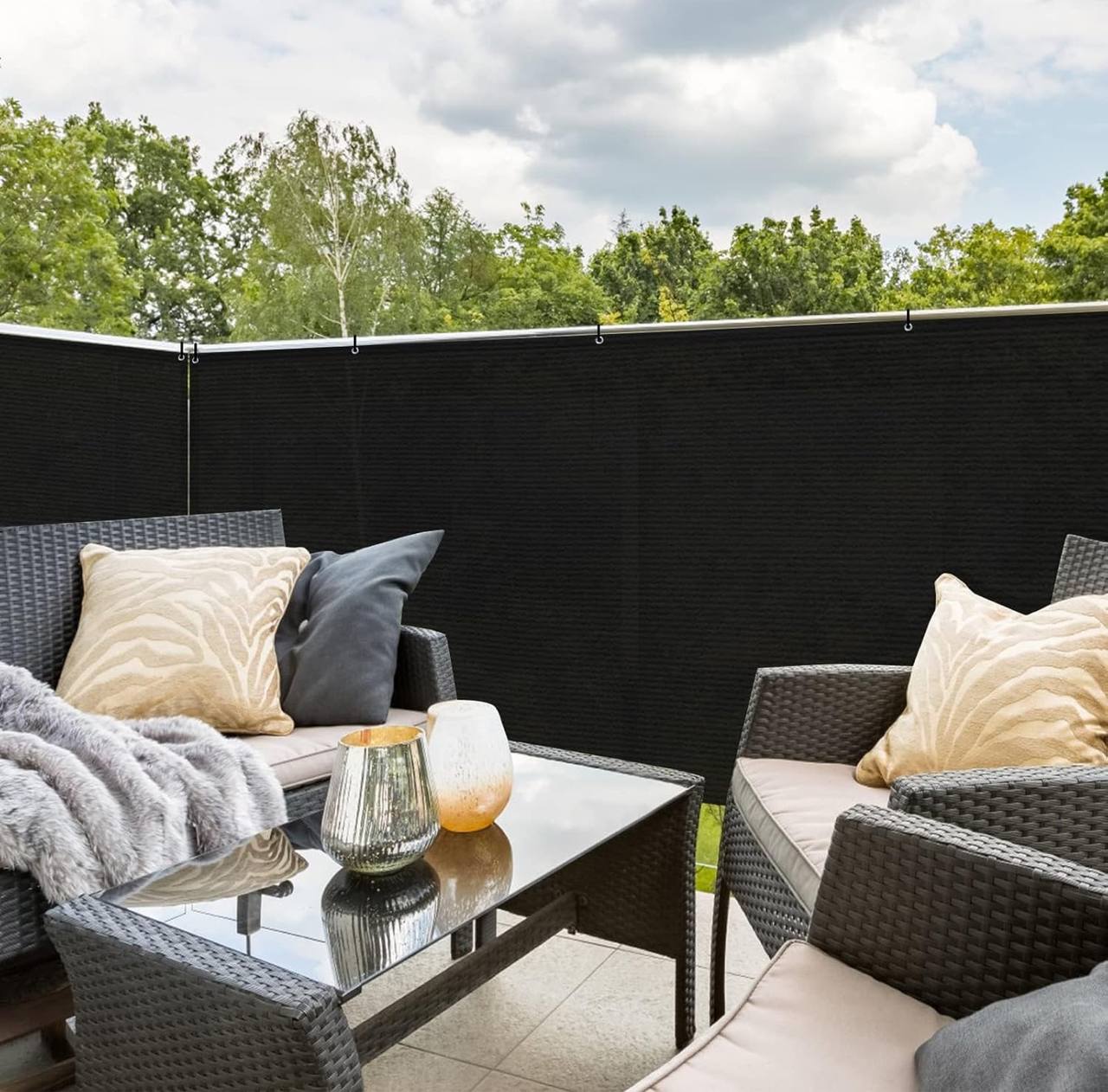 Balcony privacy shield