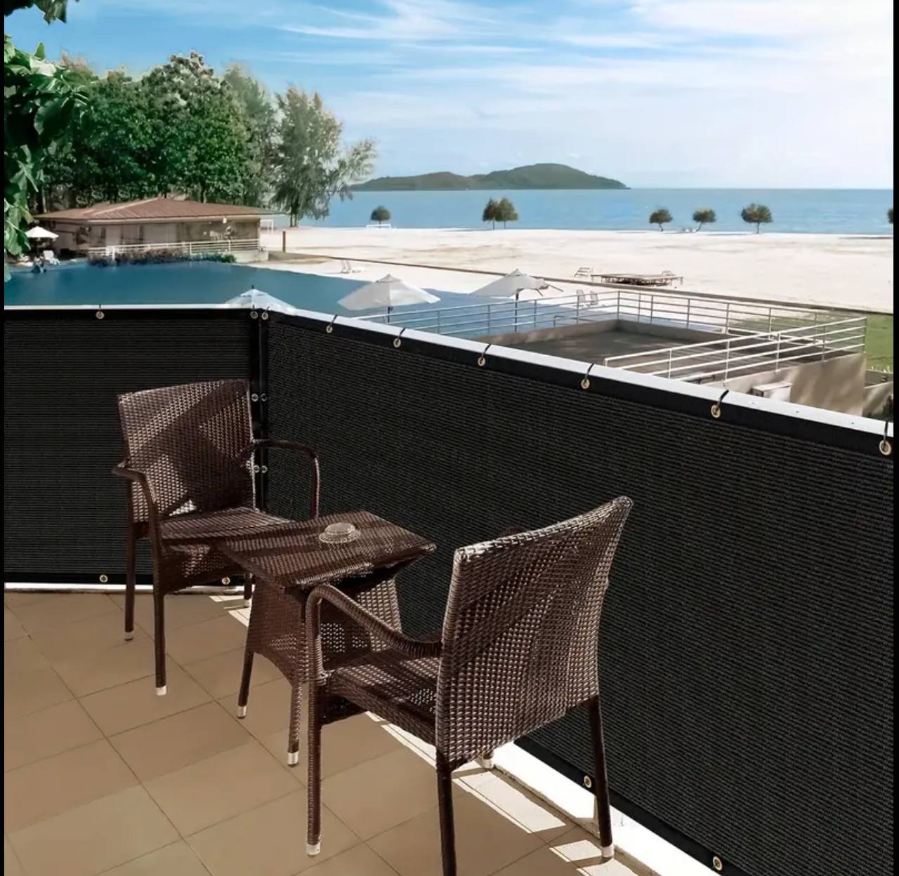 Balcony privacy shield