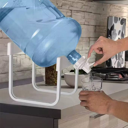 Metallic portable water dispenser