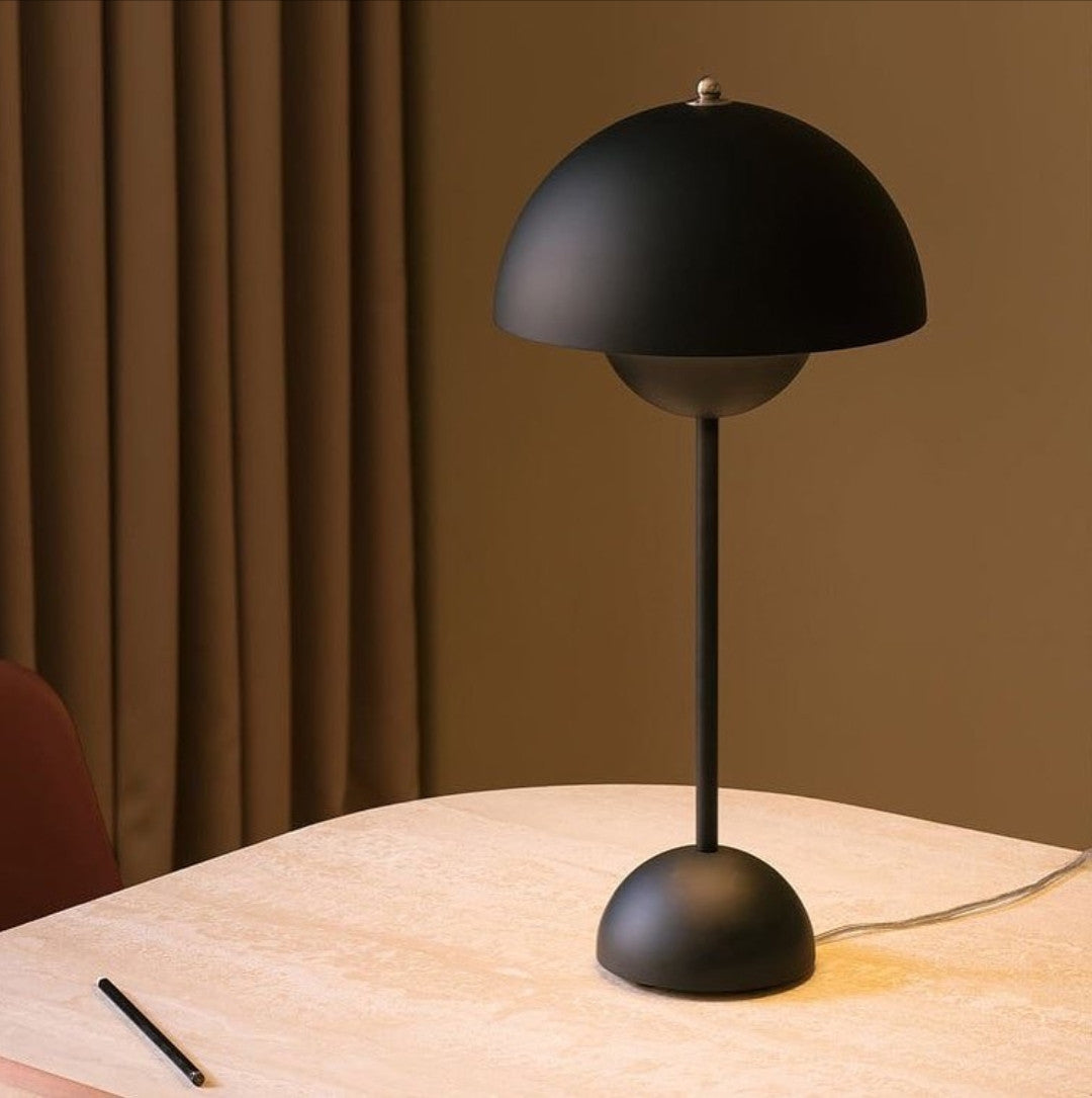 Rechargeable table lamp