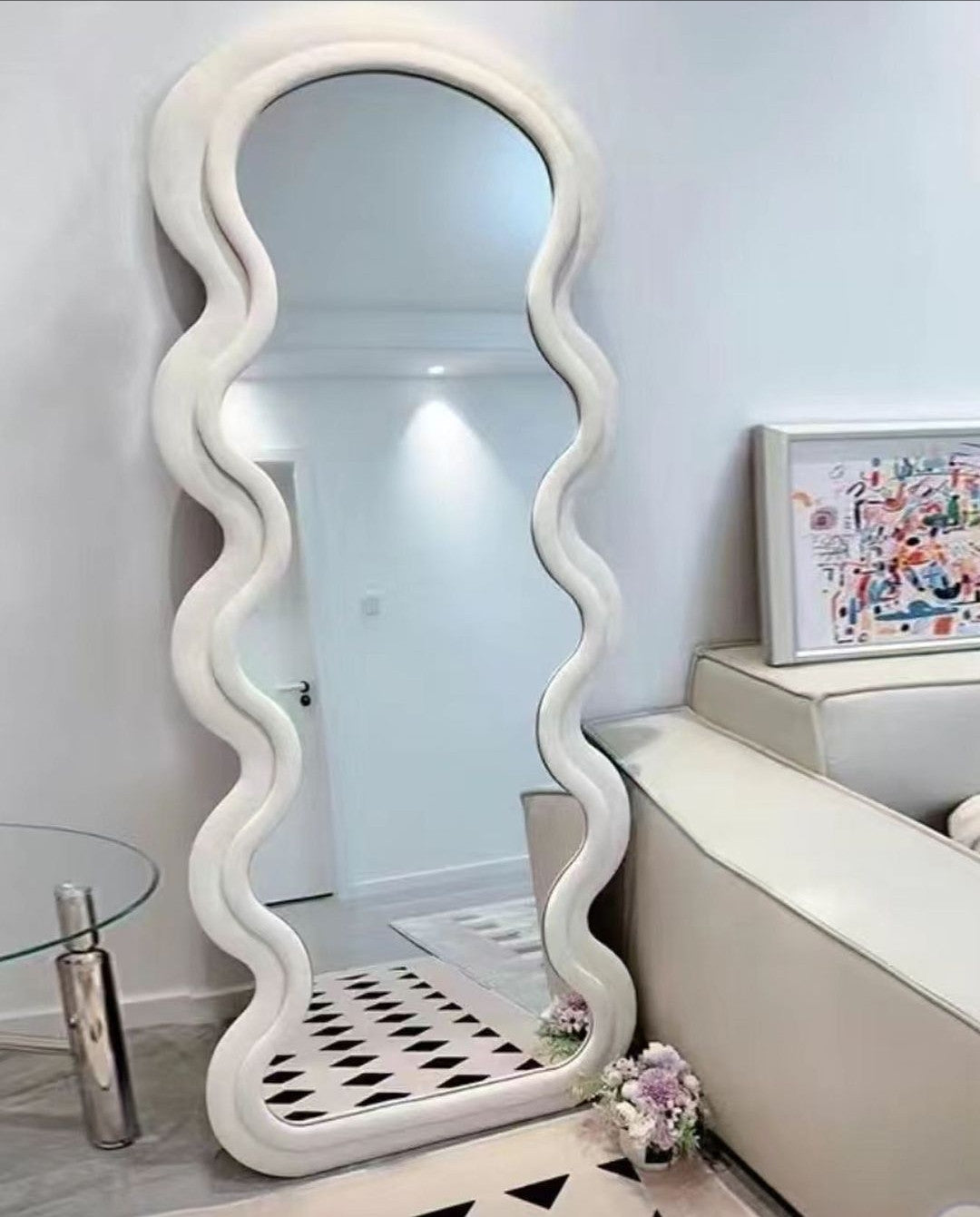 Wavy frame Modern Decorative mirror