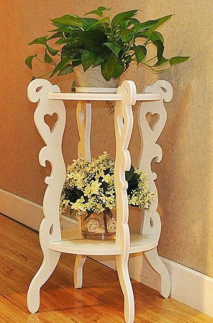 3 legged 2 layer white decor table