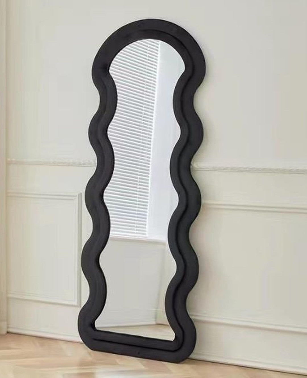 Wavy frame Modern Decorative mirror