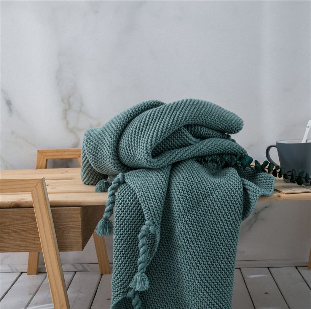 Supper Soft Knitted Throw Blankets With Tassels