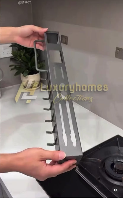 Wall mounted cutlery holder
