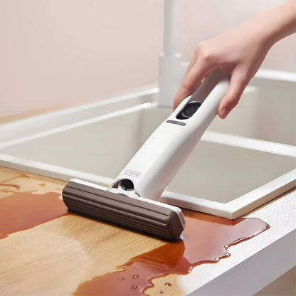 Self squeezing desktop mini mop