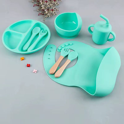 Mealtime just got easier with our eco friendly silicone feeding set