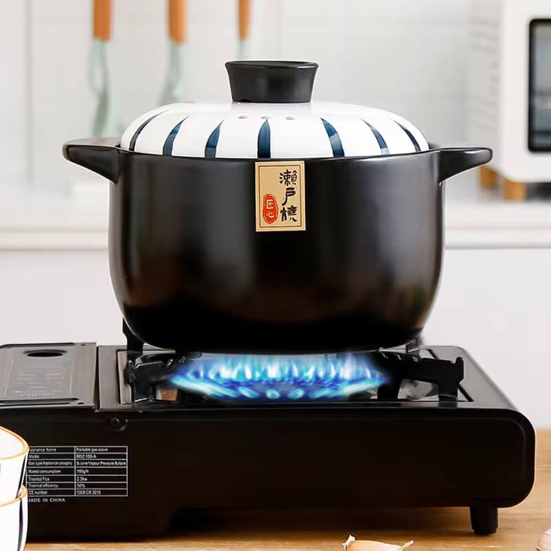 Ceramic casserole cooking pot with lid