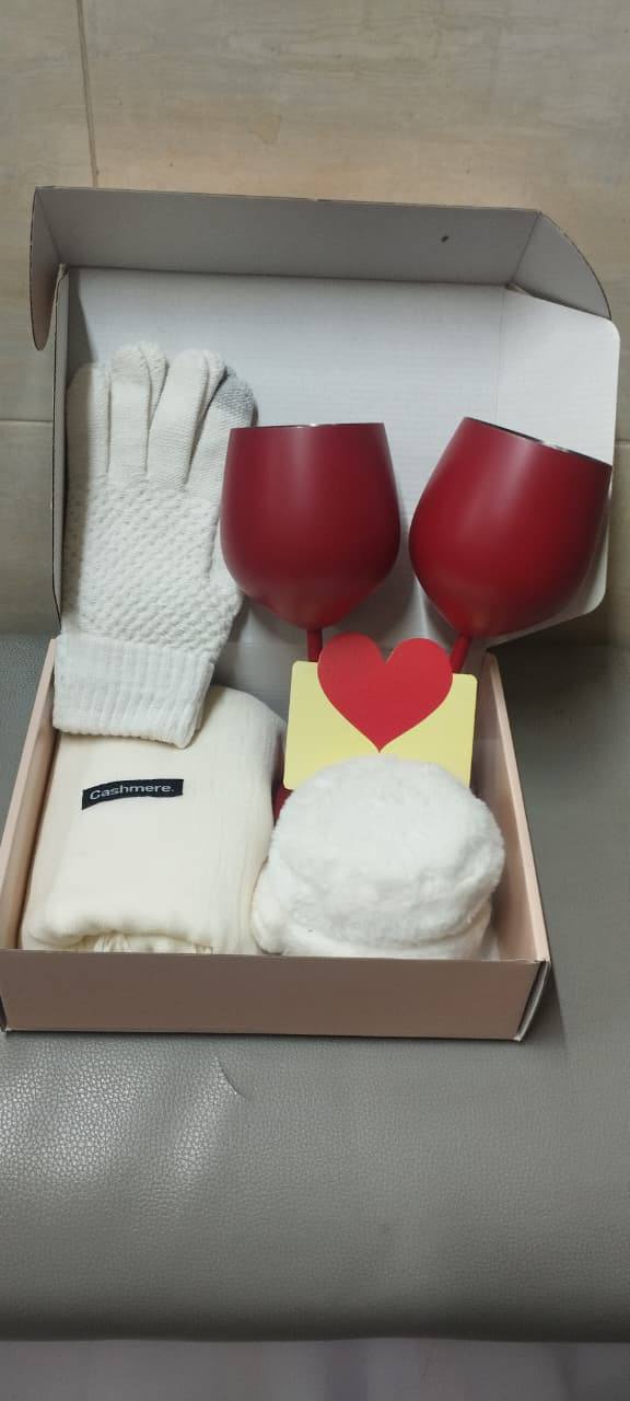 Snuggle Up & Sip And Dine in style With Our Gift Combo