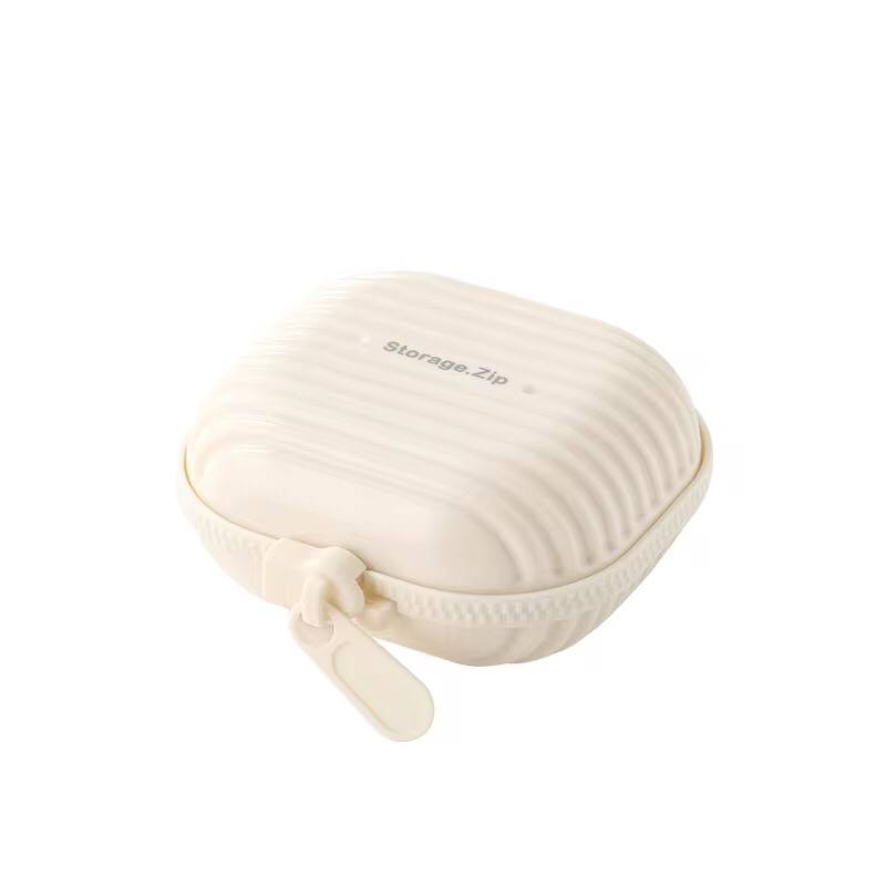 Portable pill storage case
