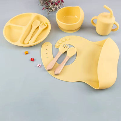 Mealtime just got easier with our eco friendly silicone feeding set