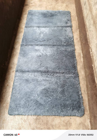 Fluffy bed side mat