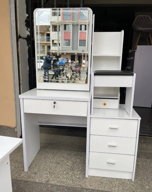 MDressing table with sliding mirror