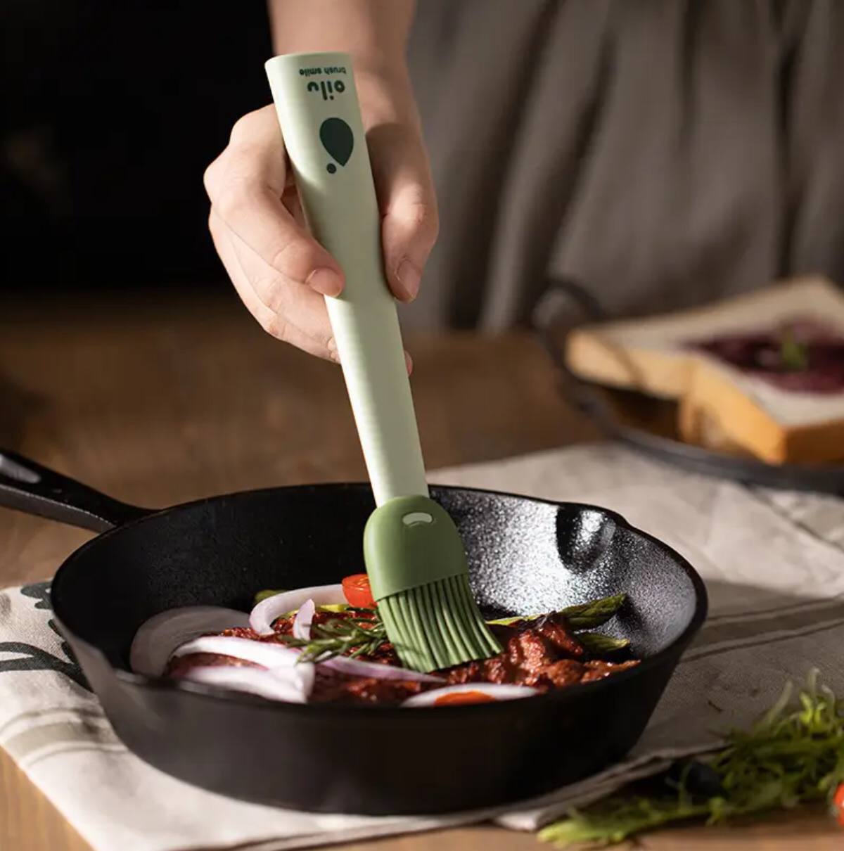 Heat resistant pastry brush