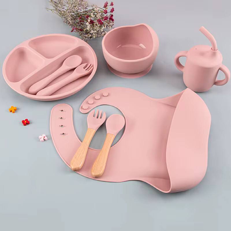 Mealtime just got easier with our eco friendly silicone feeding set
