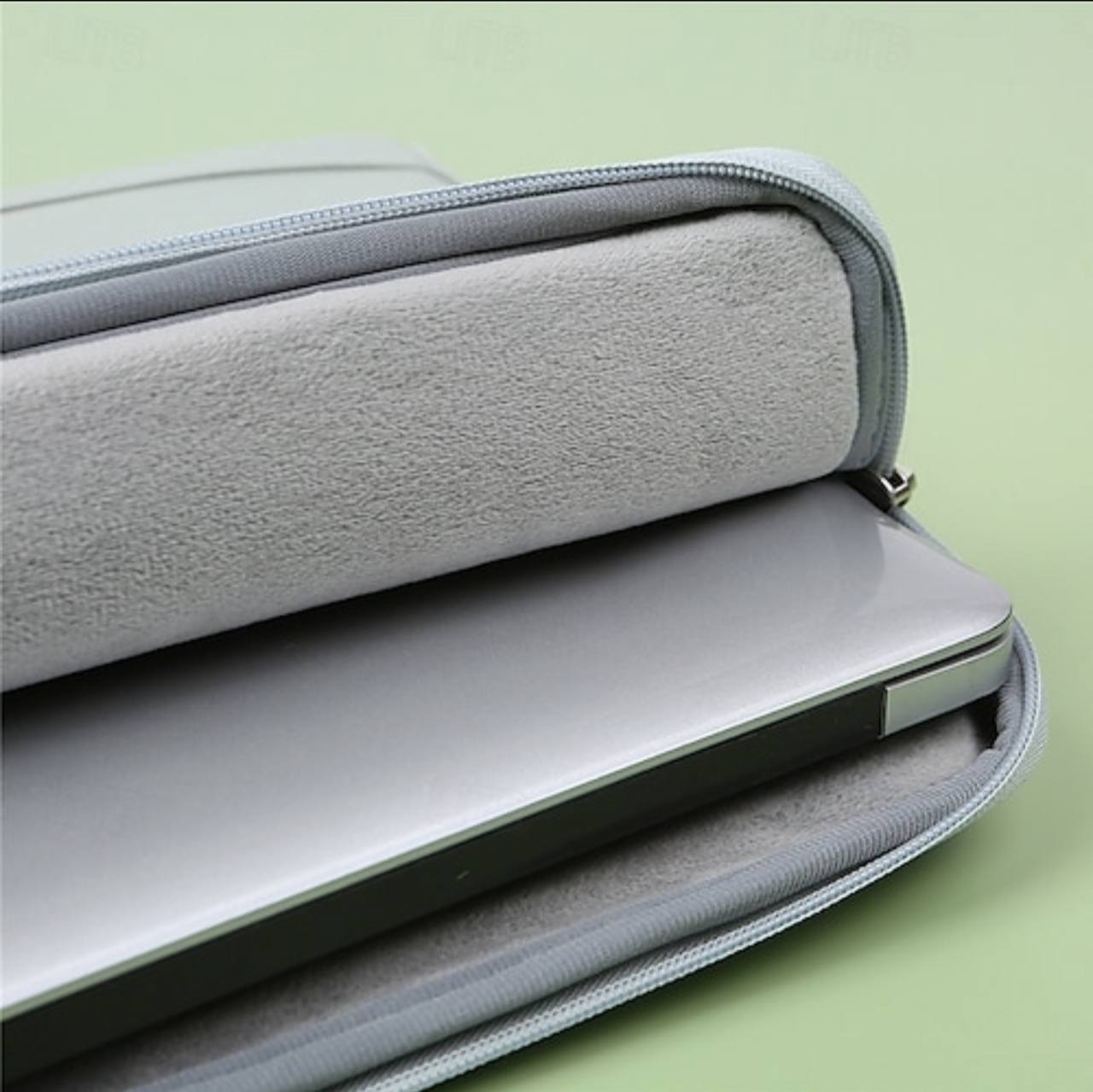 Premium Casepoke Laptop Sleeve
High quality Puffy laptop sleeve