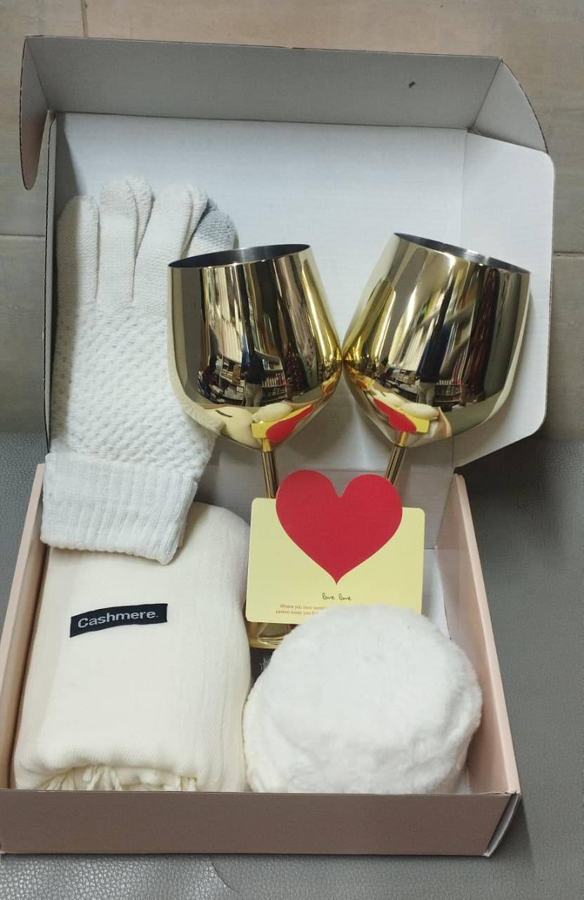 Snuggle Up & Sip And Dine in style With Our Gift Combo