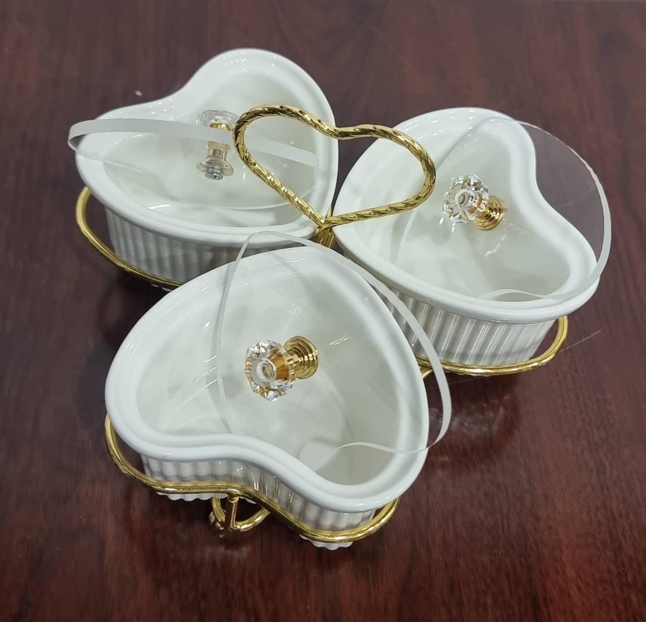 JD8682 set of 3 ceramic love shape sugar bowls  acrylic lids on gold metal rack