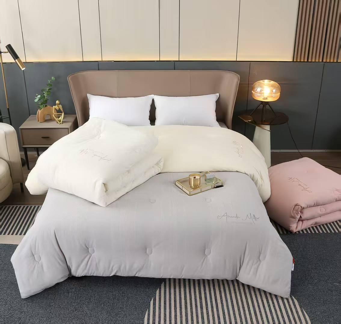 Premium  quality duvet
Size: 6*6 200*220cm