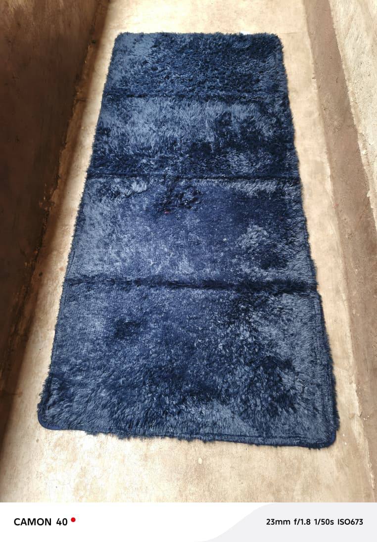 Fluffy bed side mat