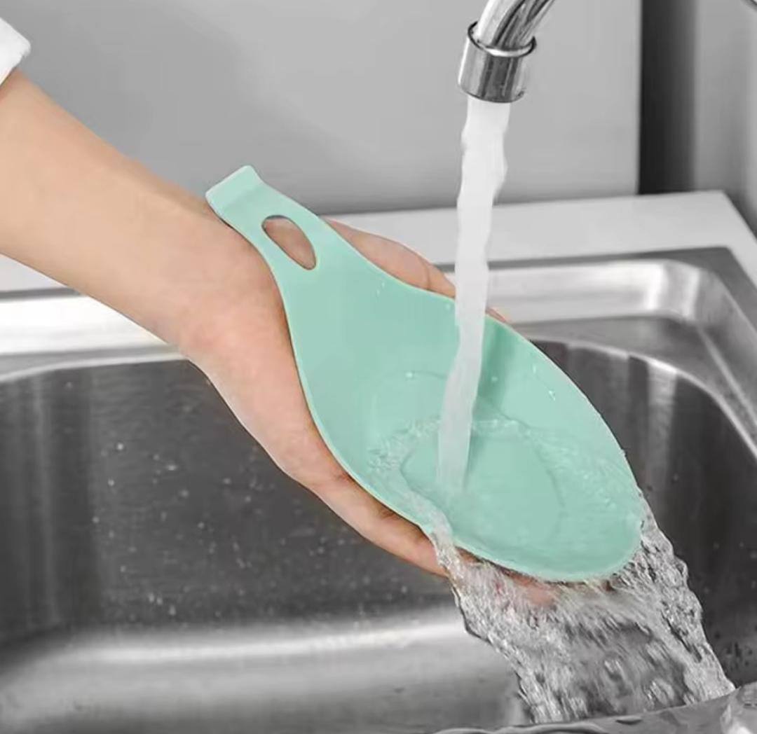 Heat resistant spoon rest