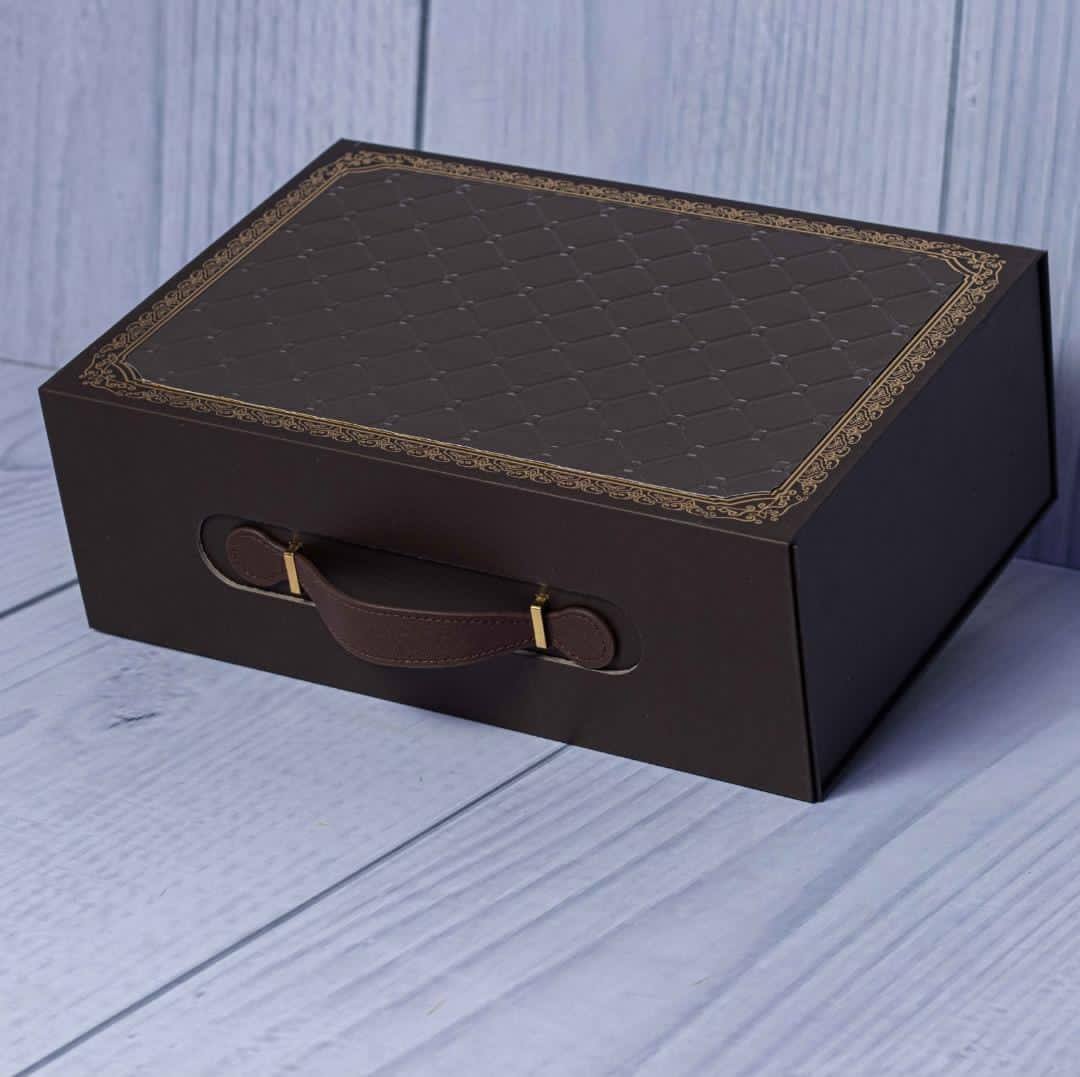 Luxurious  Gift Box With Handle Feature