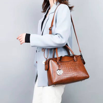 Ladies handbag 
Comes with a sling strap inside