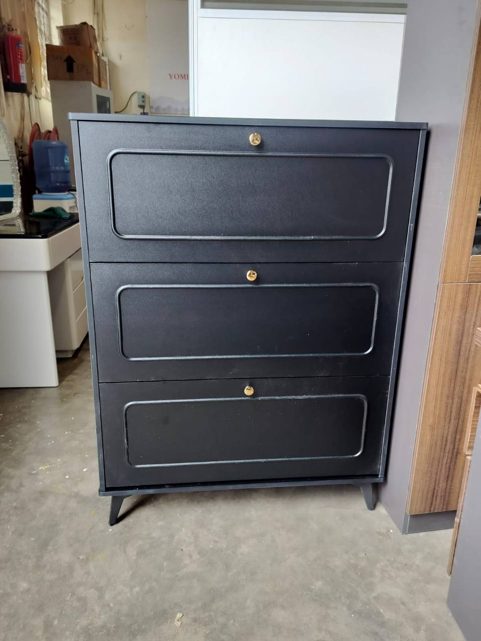 Bucket flip shoe cabinet