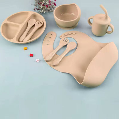 Mealtime just got easier with our eco friendly silicone feeding set