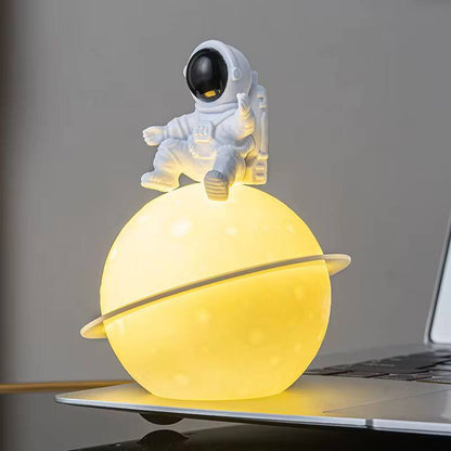 Astronaut Bedside Lamp / Desktop Decor