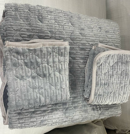 Quality Smooth luxury ultra warm weighted Bed Covers