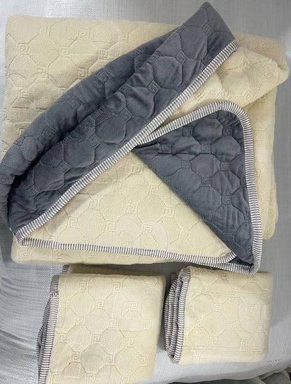 Quality Smooth luxury ultra warm weighted Bed Covers