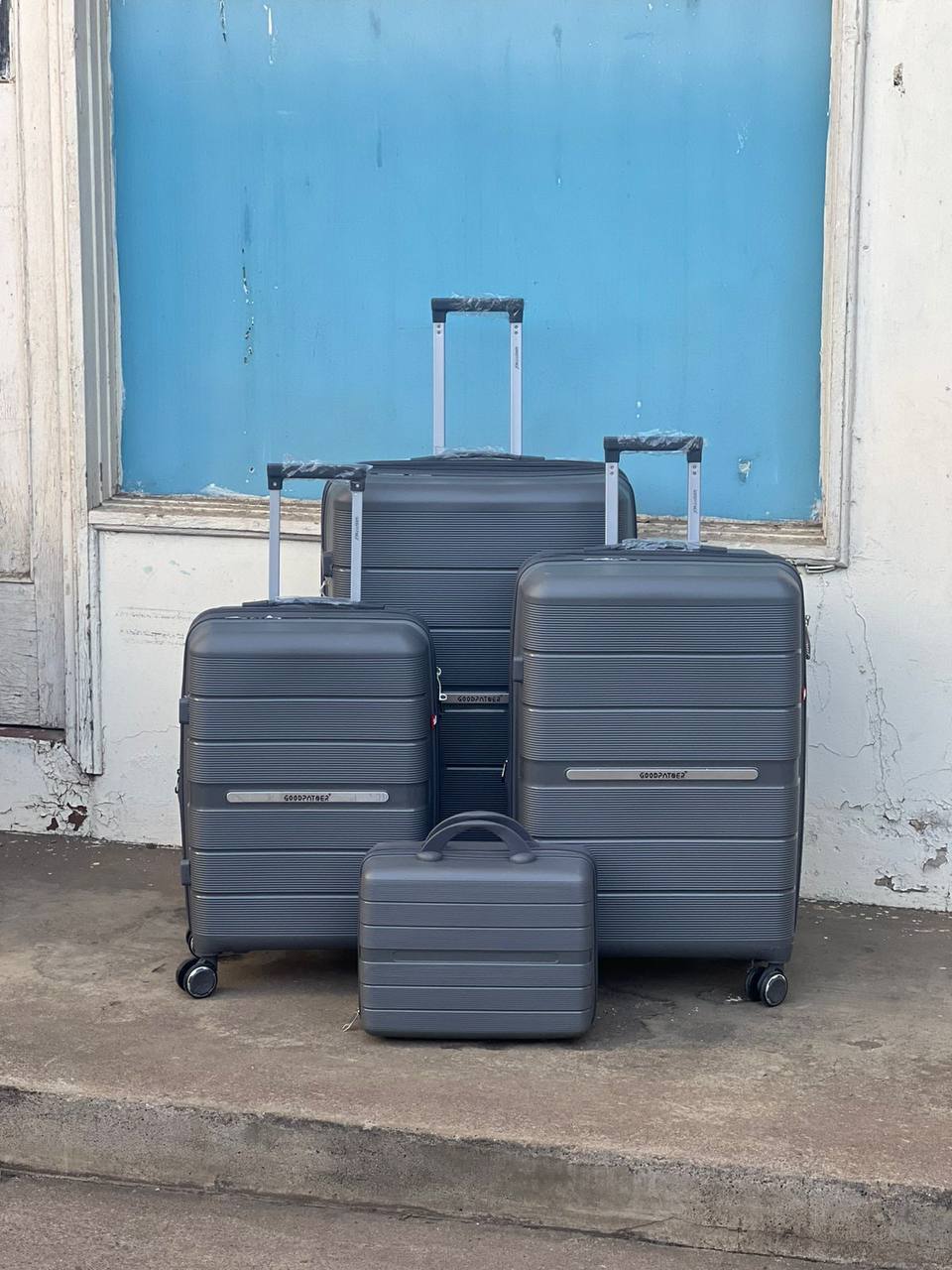4 in 1 Luxurious unbreakable double zip  Suitcase