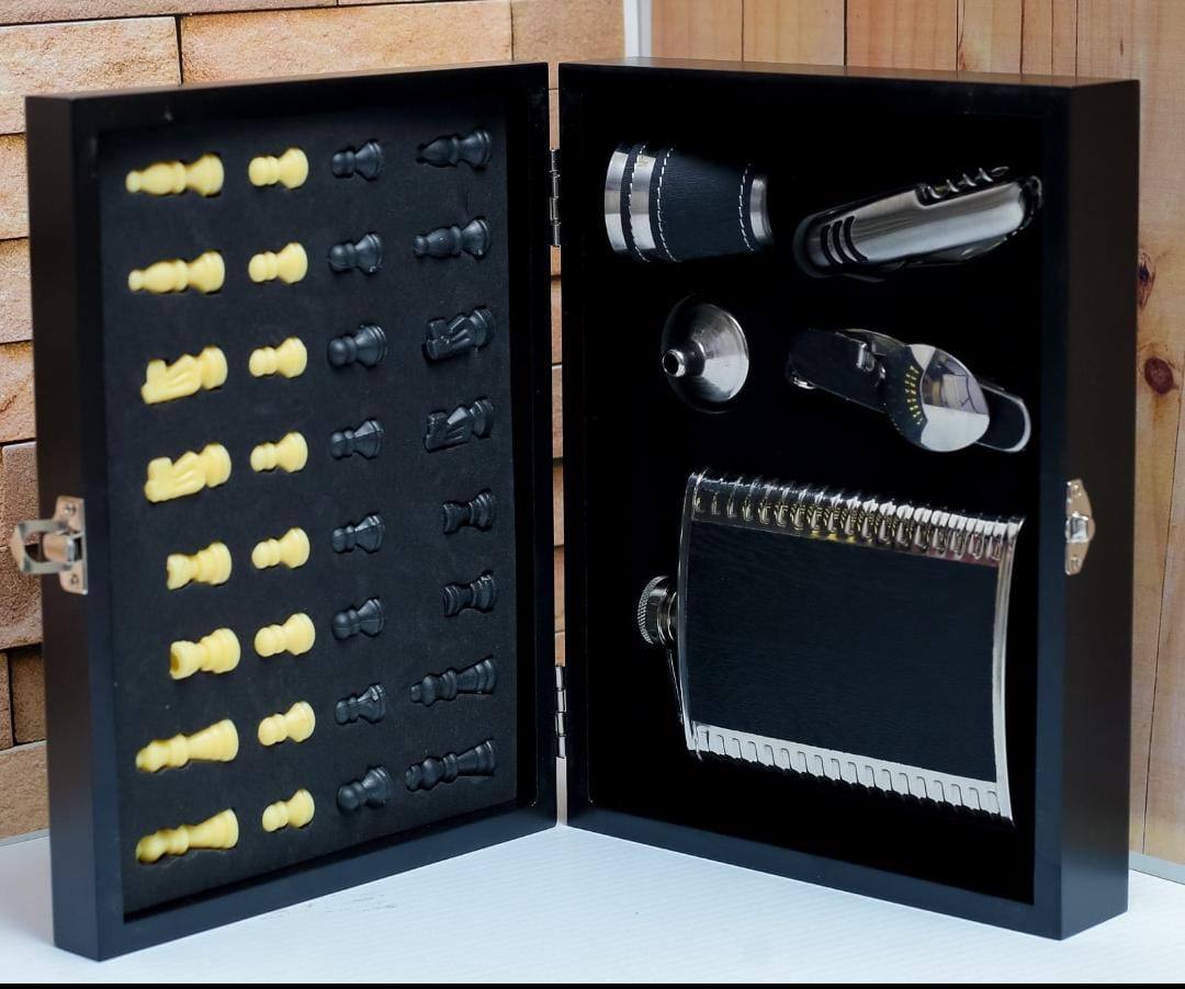 Wine flaskWood Board gift set