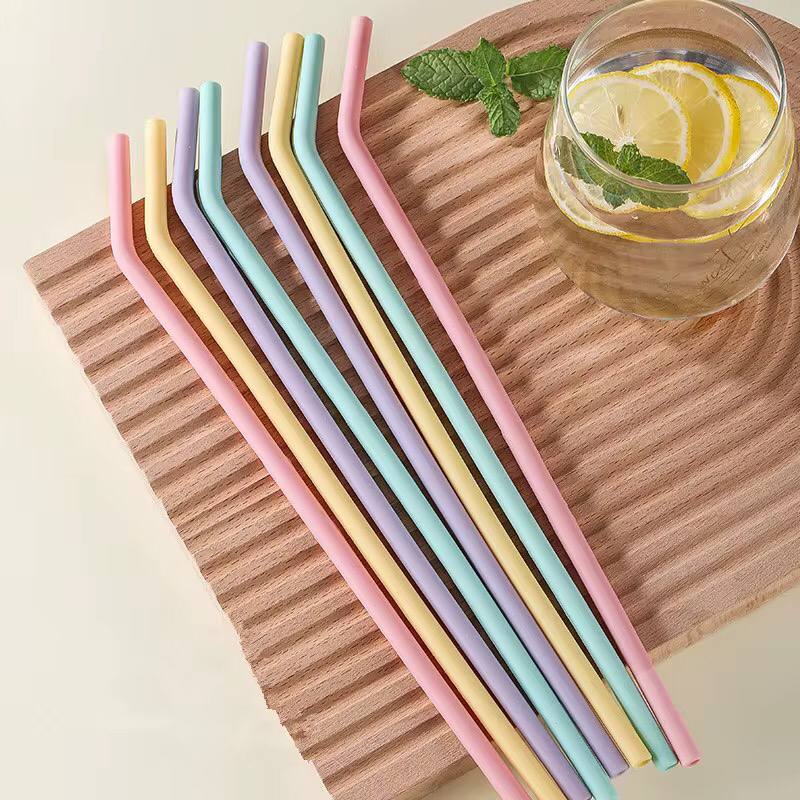 Reusable silicone straws 
4pcs s