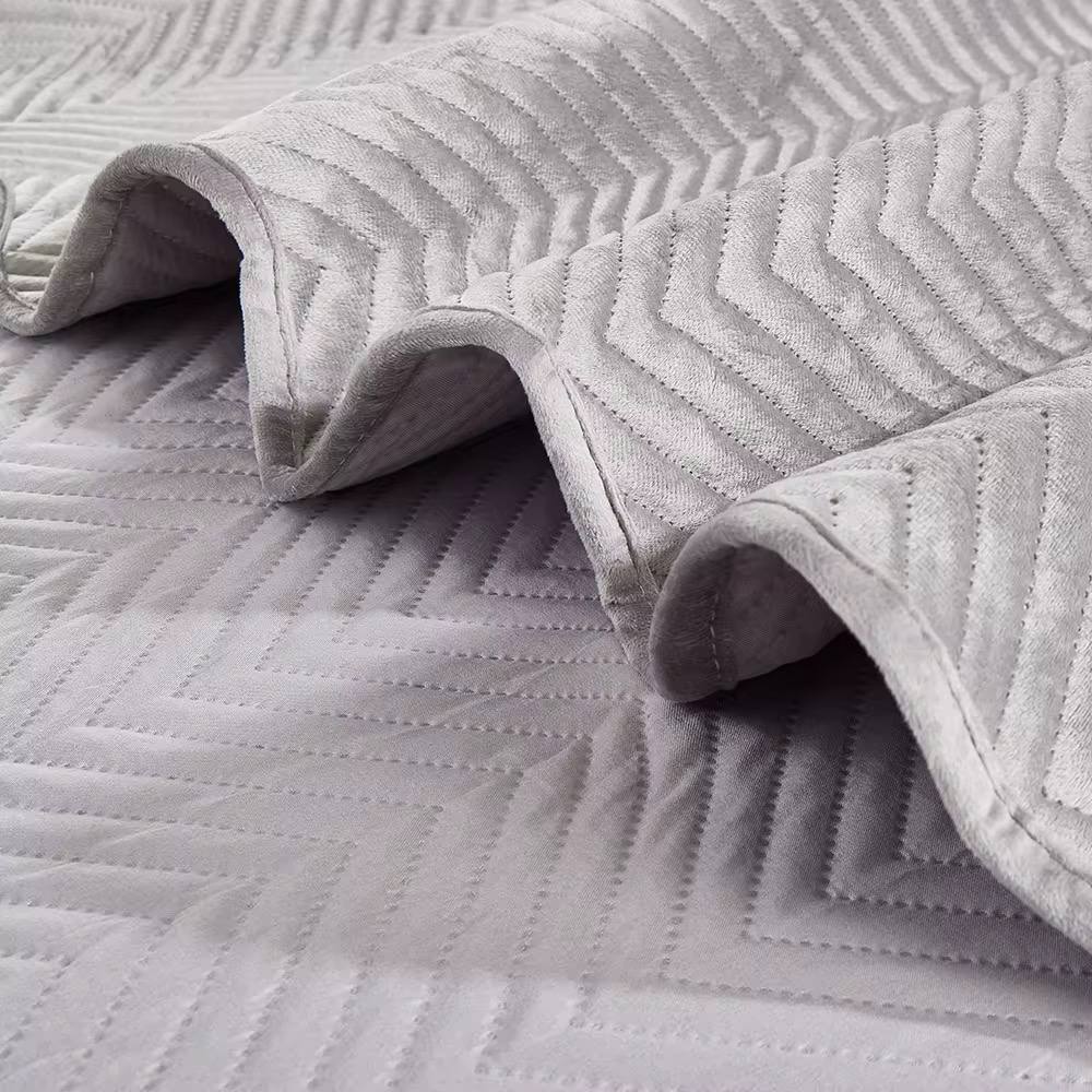 Soft velvet bedcovers 
With 2 pillow case