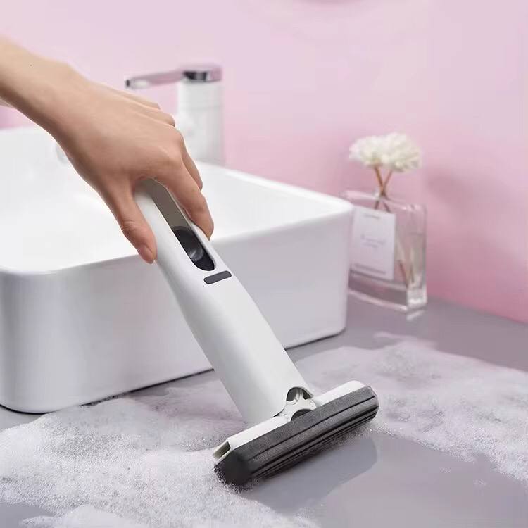 Self squeezing desktop mini mop