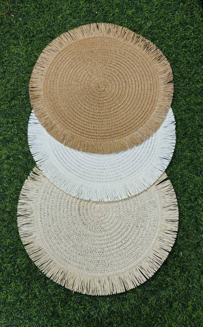 Luxurious woven round rattan Table mats/placemat
Size: 38cms
Colour: Dark brown, light brown and cream white