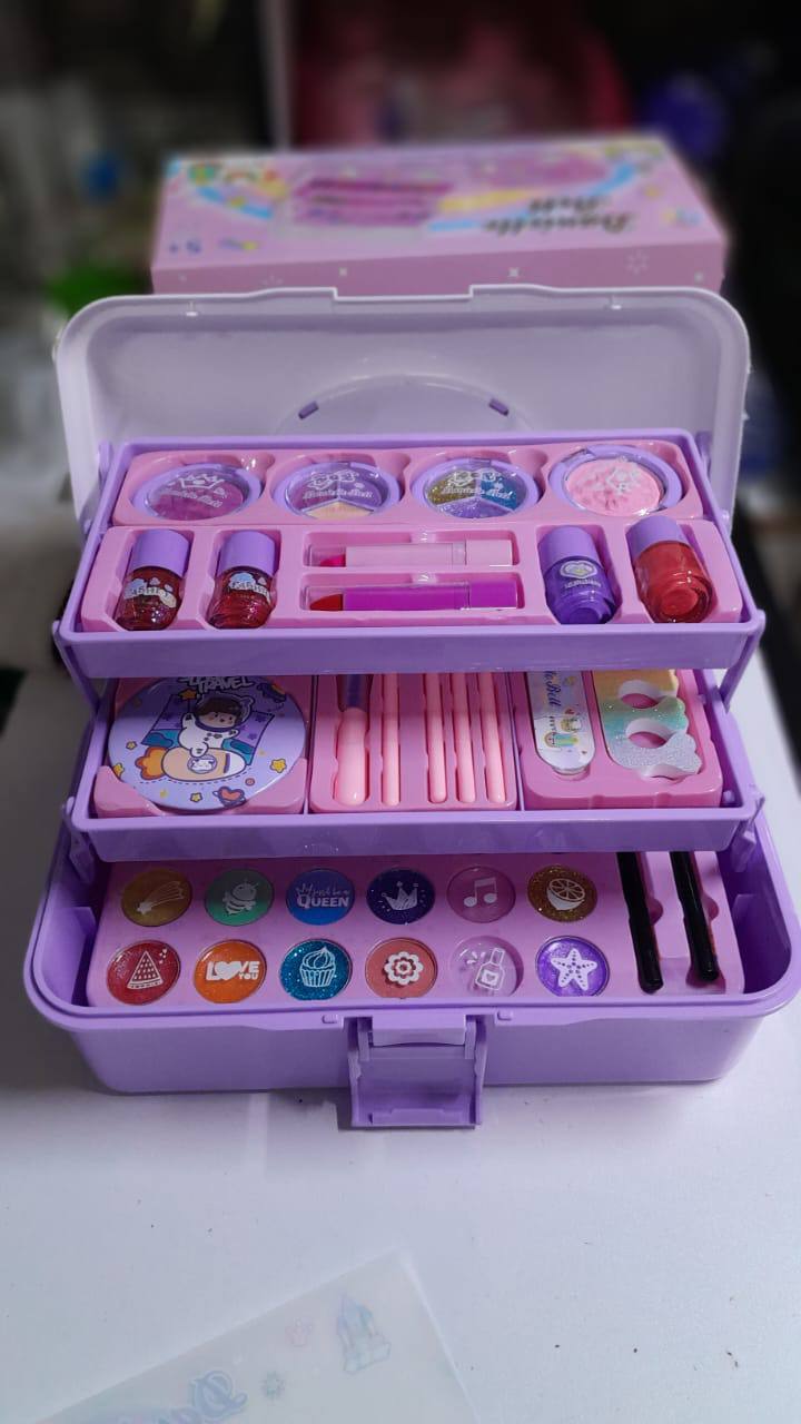 Danielle Belle Mega Makeup Kit.