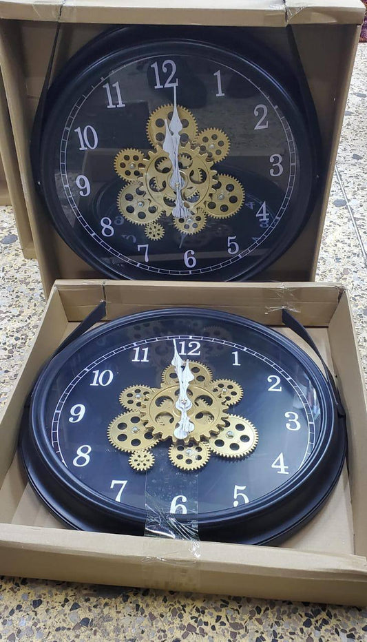 Rotating moving gear wall clock