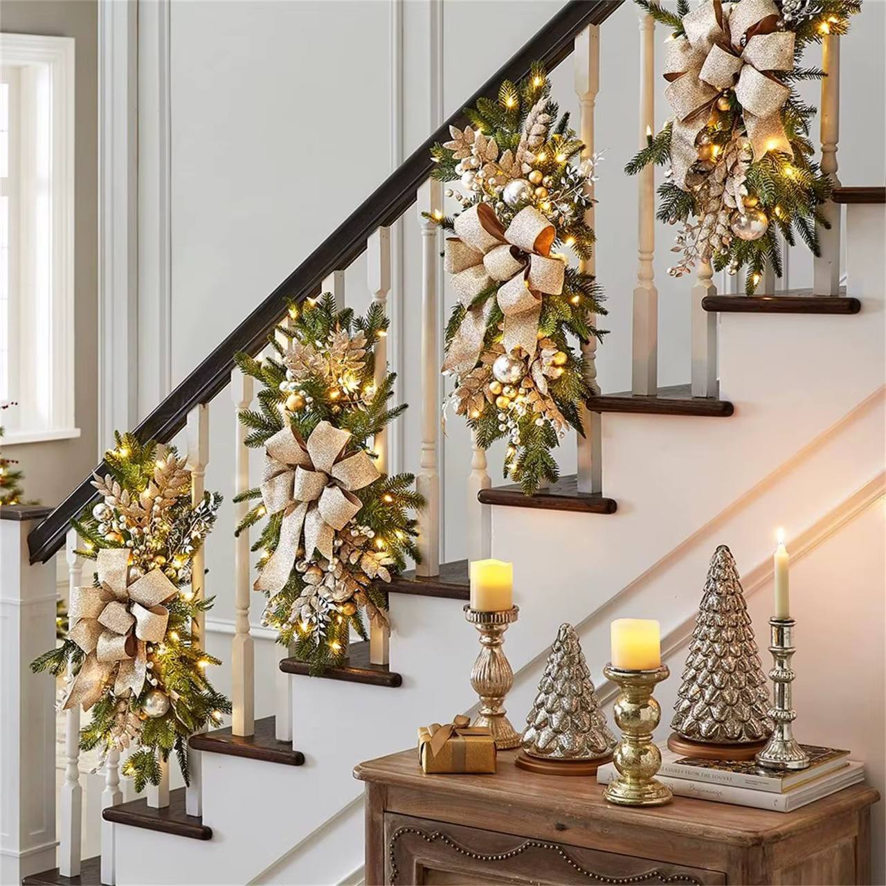 CHRISTMAS STAIRCASE WREATH DECORATIONS