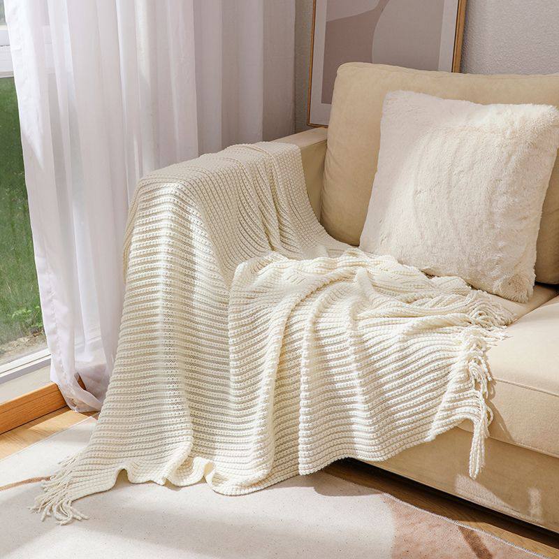 Knitted throw blanket