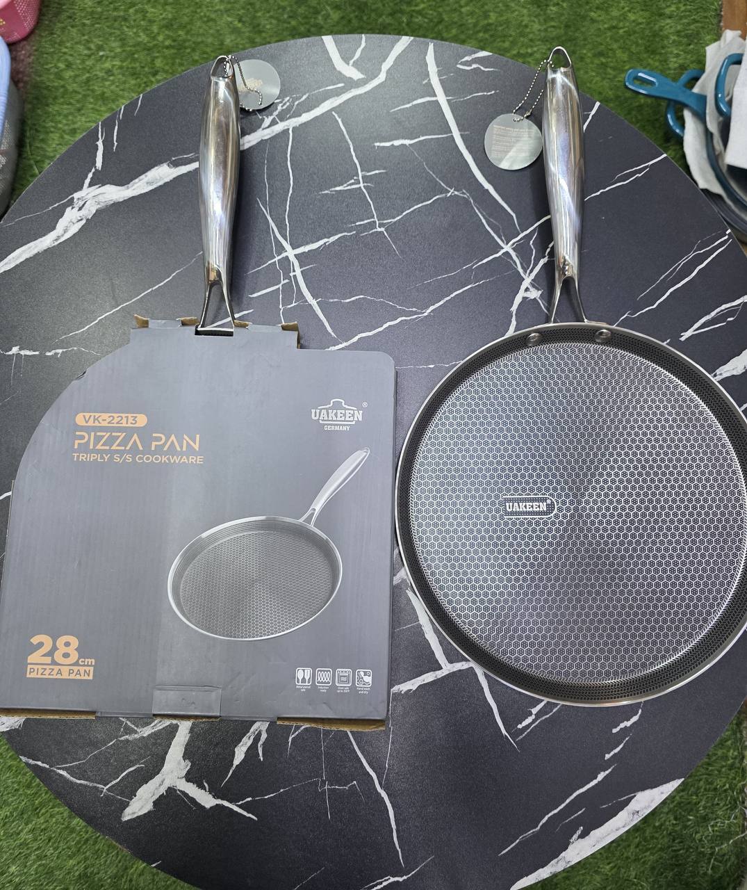 Premium Quality 
Flat Skillet Griddle Pan for  Pancakes / Chapati/ Eggs / Pizza etc.