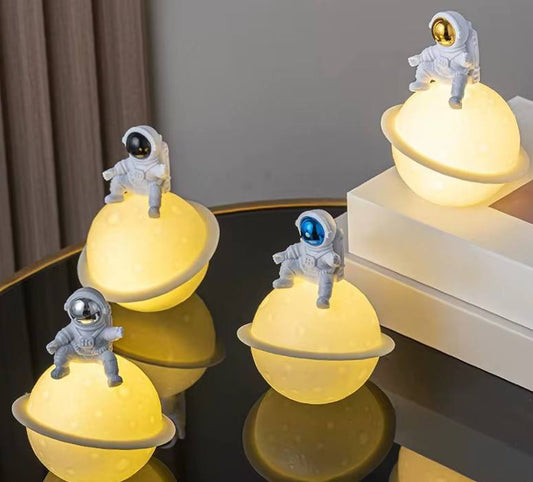 Astronaut Bedside Lamp / Desktop Decor