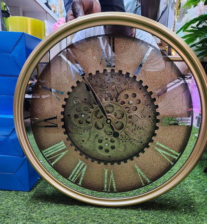 Luxurious Vintage wall clock with rotating gears