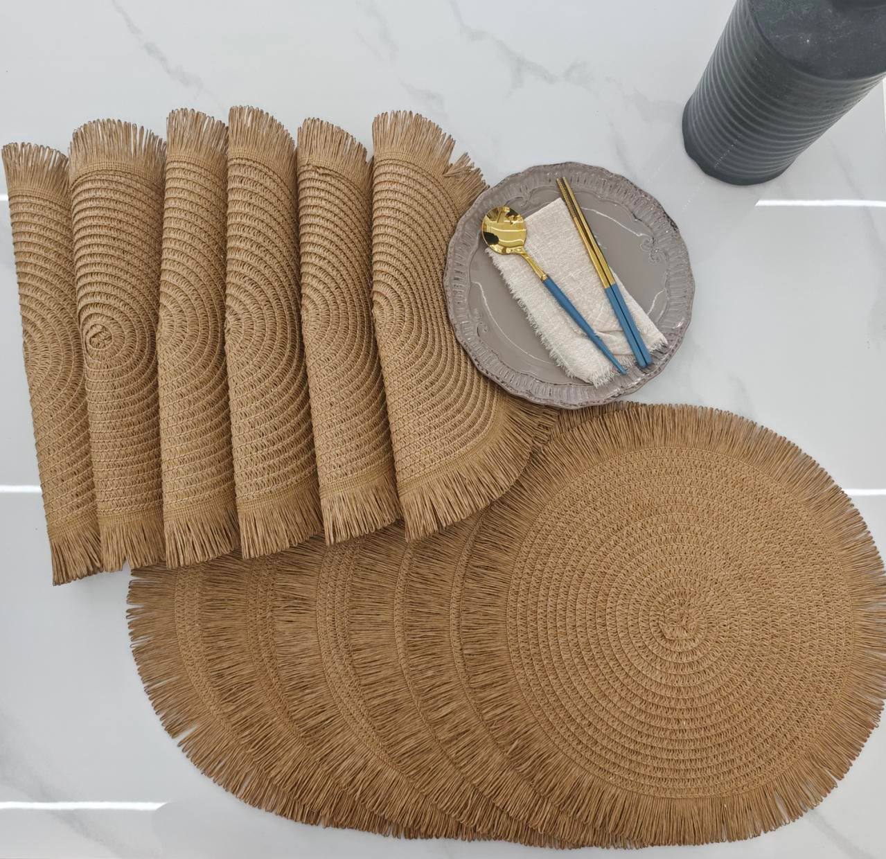 Luxurious woven round rattan Table mats/placemat
Size: 38cms
Colour: Dark brown, light brown and cream white